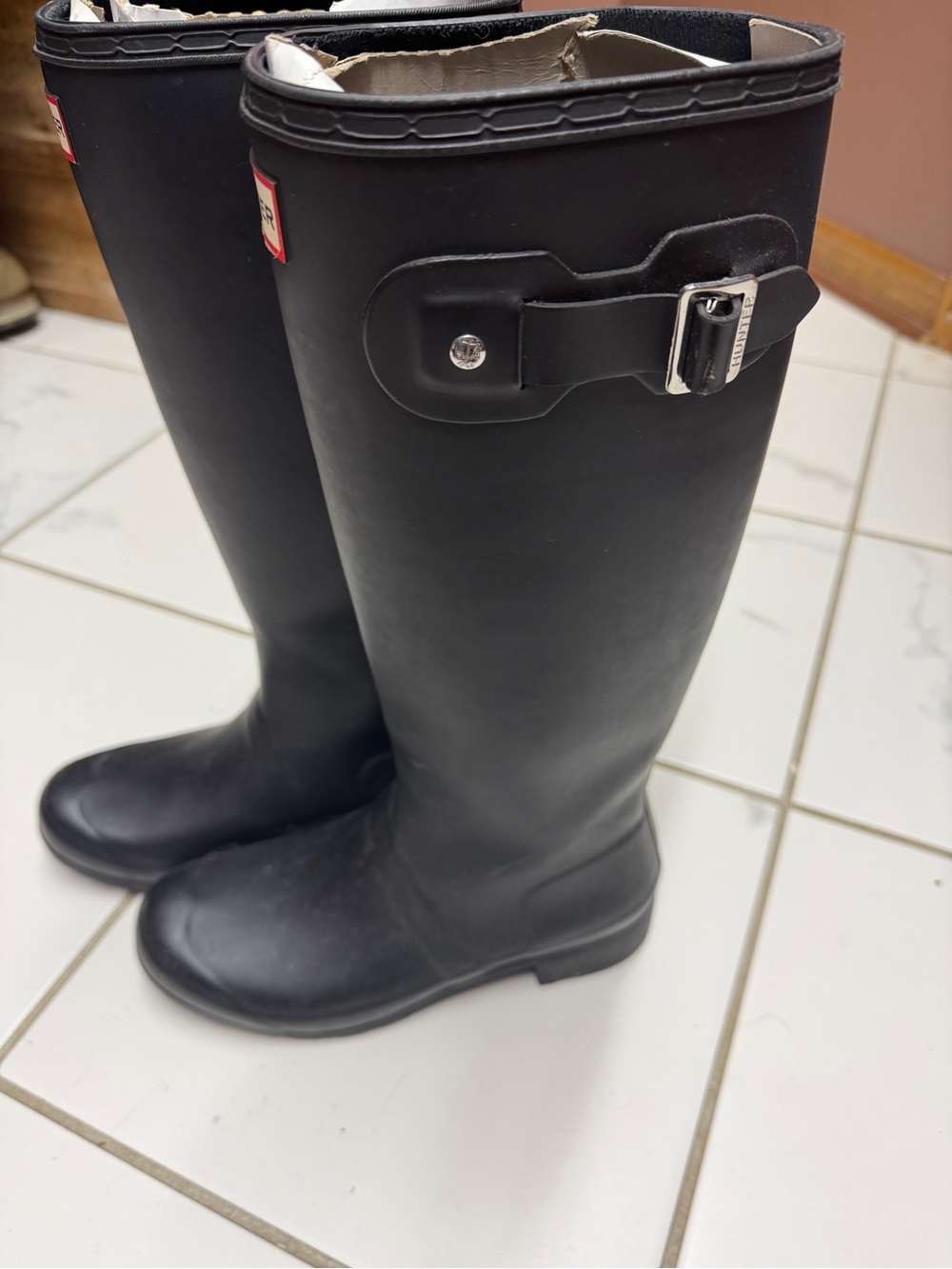 Hunter Black Rubber Tall Rain Boots — UK 5 / US 7 - Picture 2 of 4